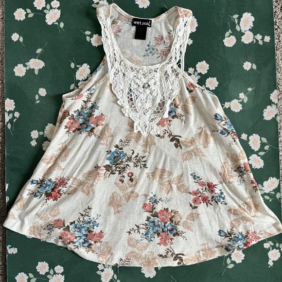 !!SOLD!! Triple Flowy Boho Tops Bundle - Picture 3 of 12